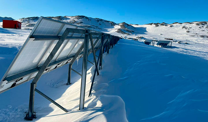 Paneles solares en la Antártida 3